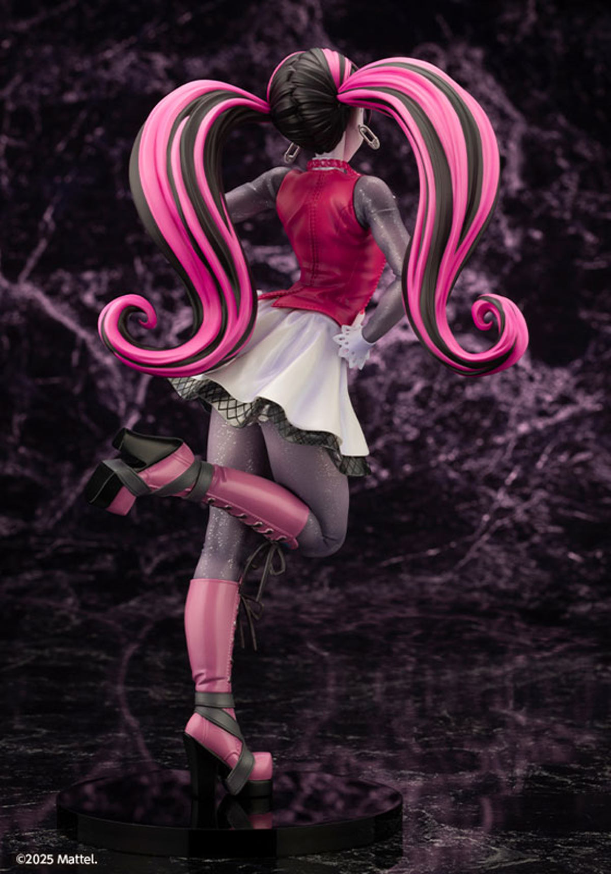 Draculaura (Kotobukiya) by duncecap