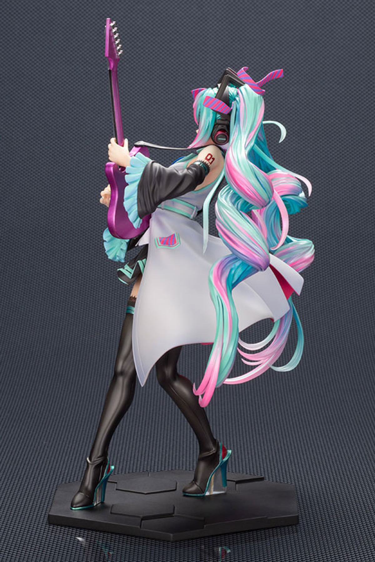 Hatsune Miku (Kotobukiya) by duncecap