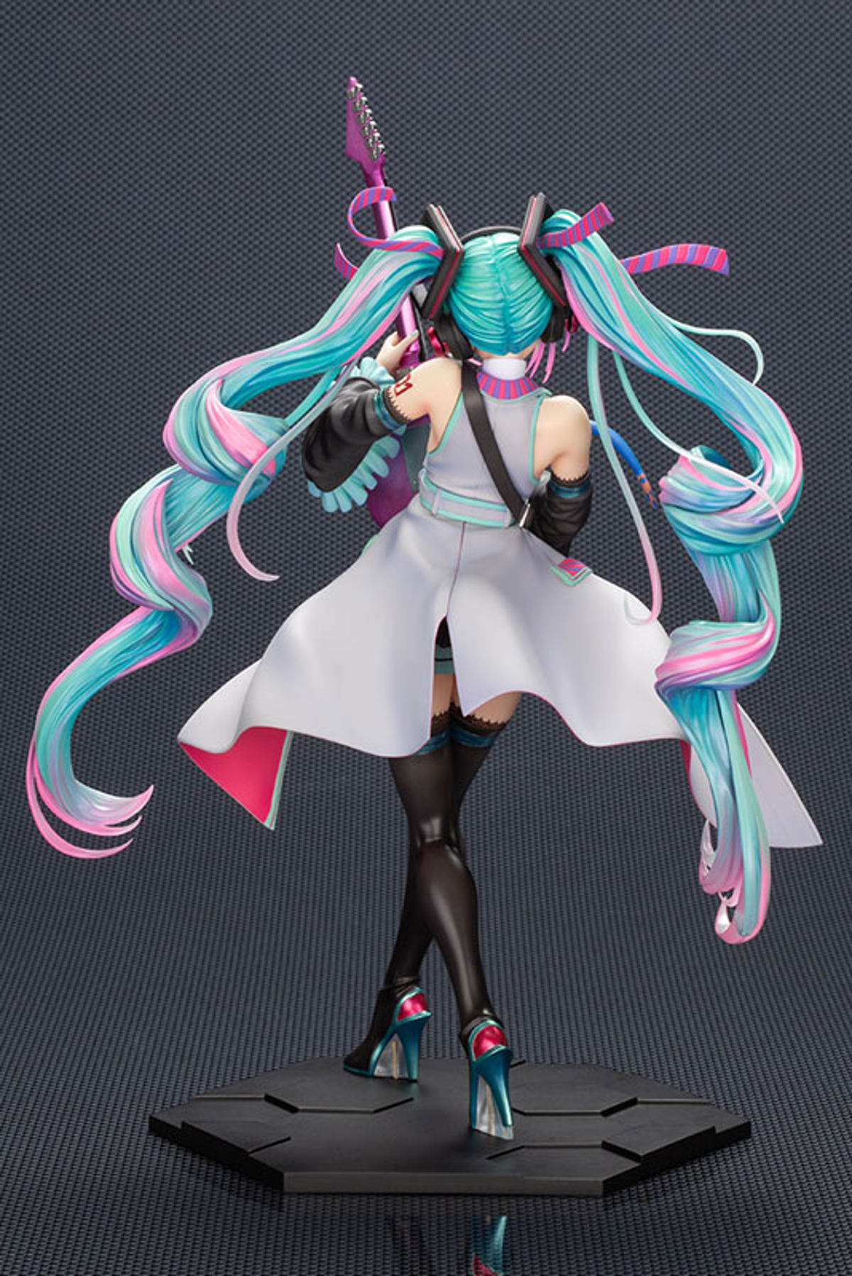 Hatsune Miku (Kotobukiya) by duncecap